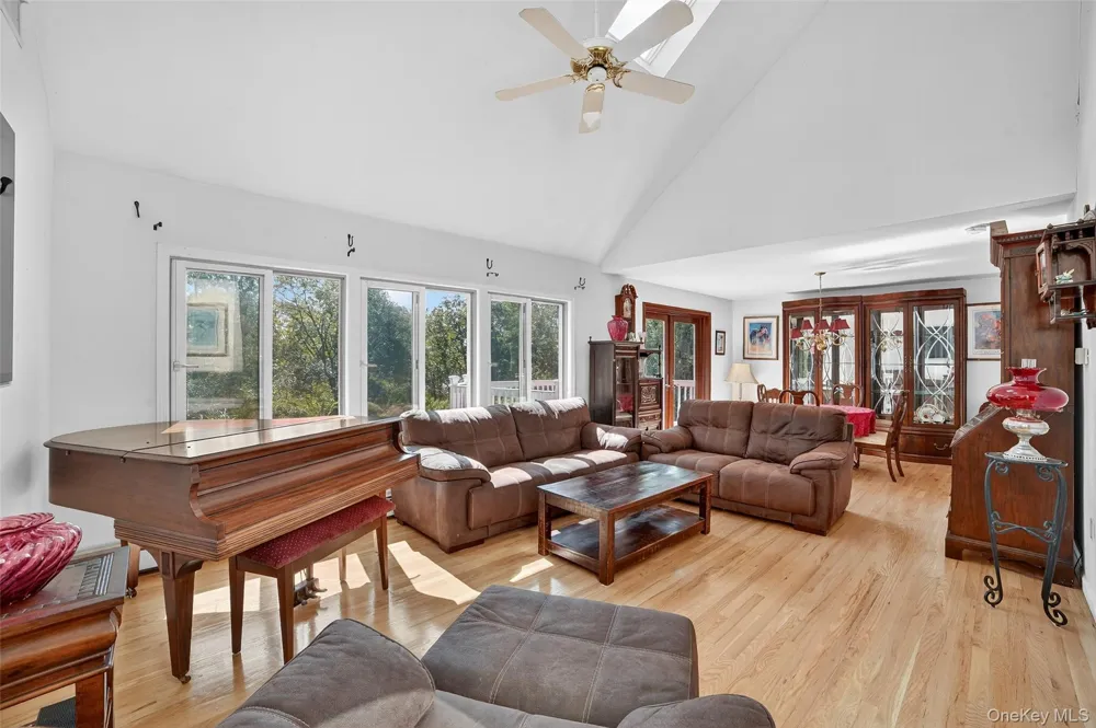 986 Cliff Avenue Yorktown Heights, NY 10598