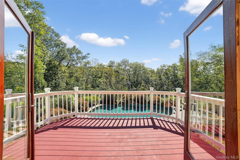 986 Cliff Avenue Yorktown Heights, NY 10598