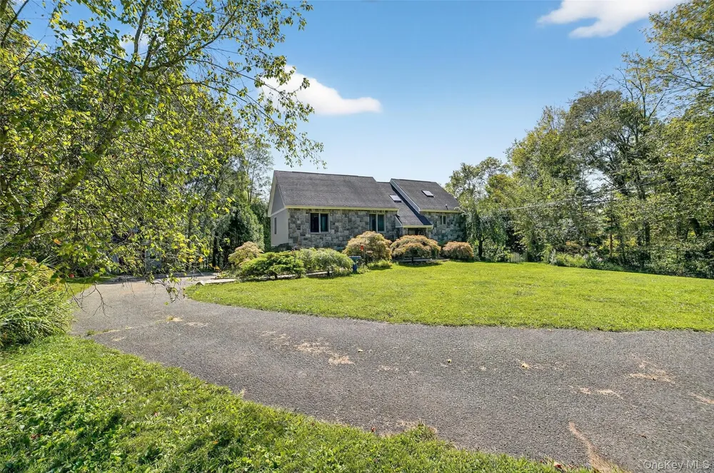 986 Cliff Avenue Yorktown Heights, NY 10598