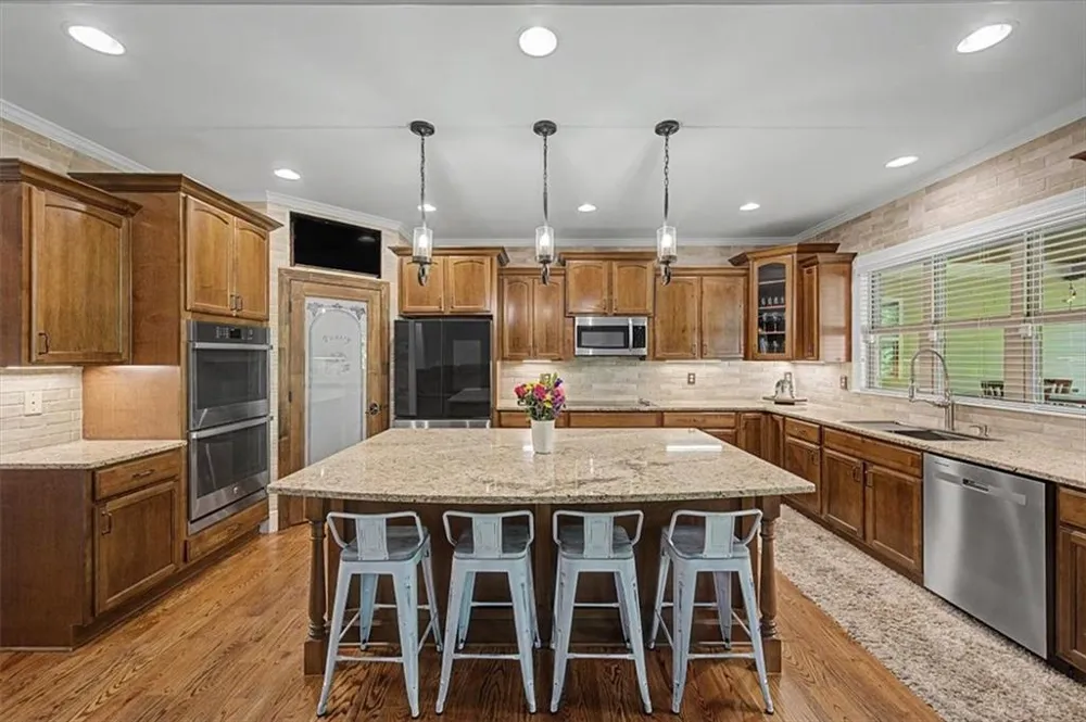711 Upper Burris Road Canton, GA 30114