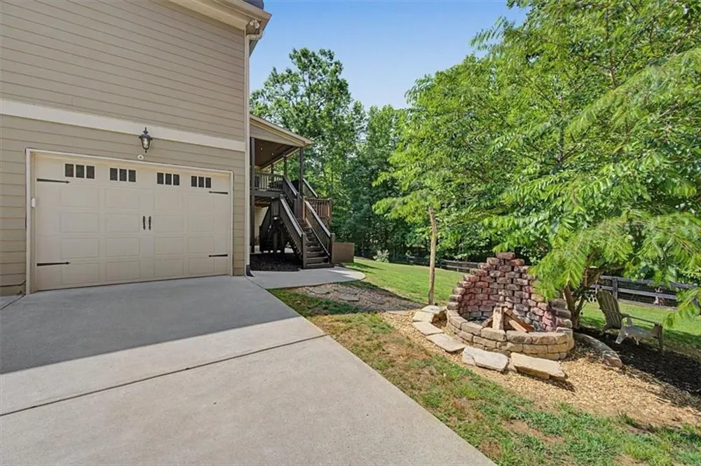 711 Upper Burris Road Canton, GA 30114