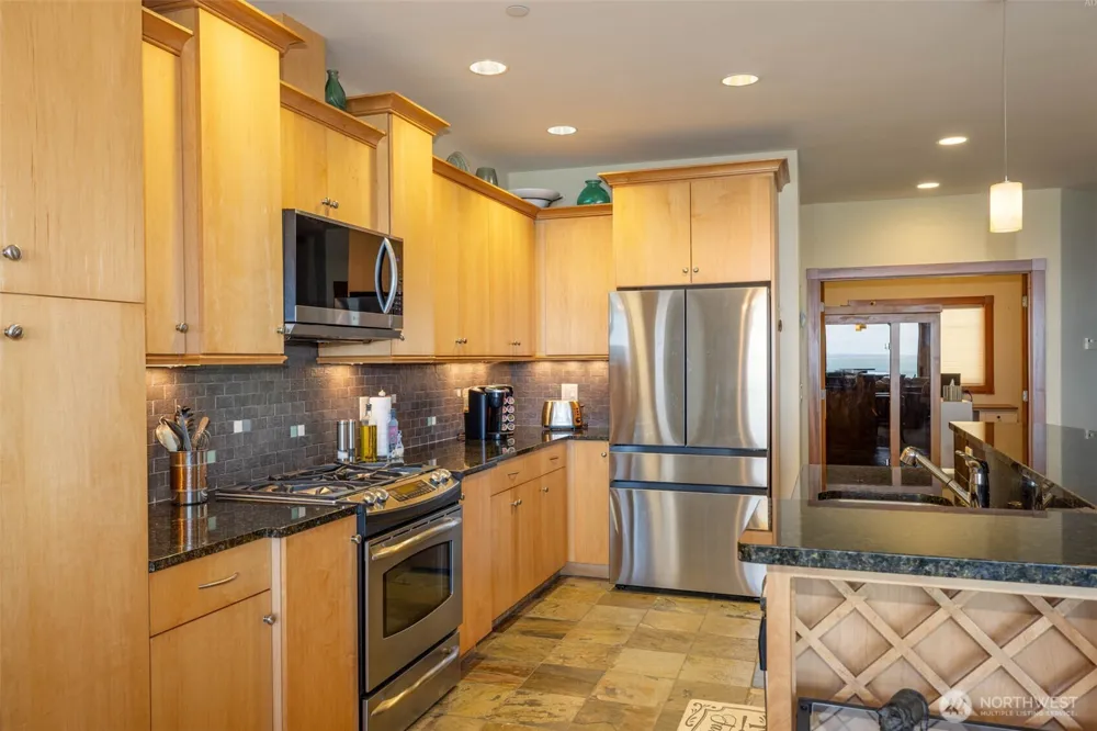 743 Neddie Rose Drive #207 Westport, WA 98595