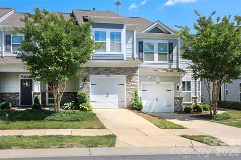 1086 Chicory Trace