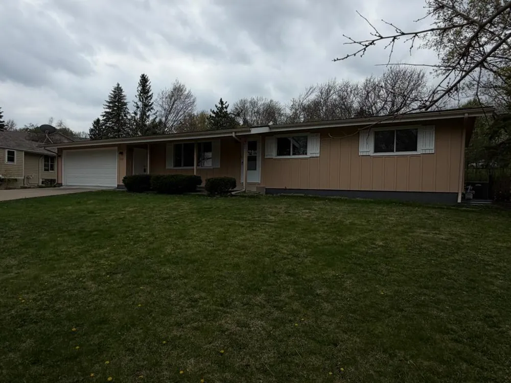 19115 Homestead Circle Eden Prairie, MN 55346