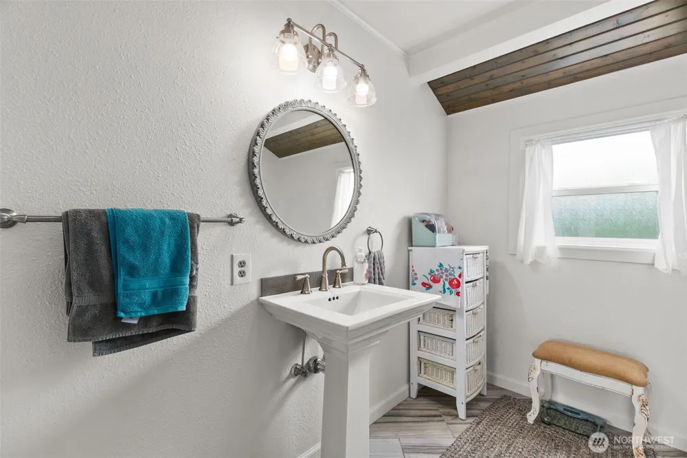 1102 W Anderson Street Elma, WA 98541