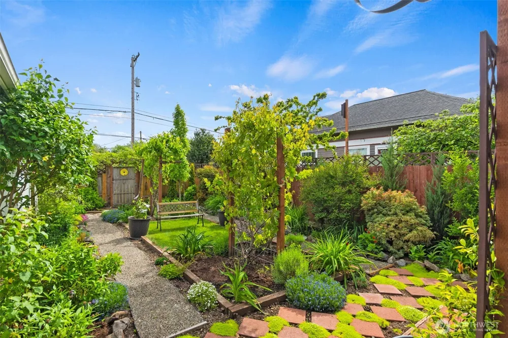 1102 W Anderson Street Elma, WA 98541