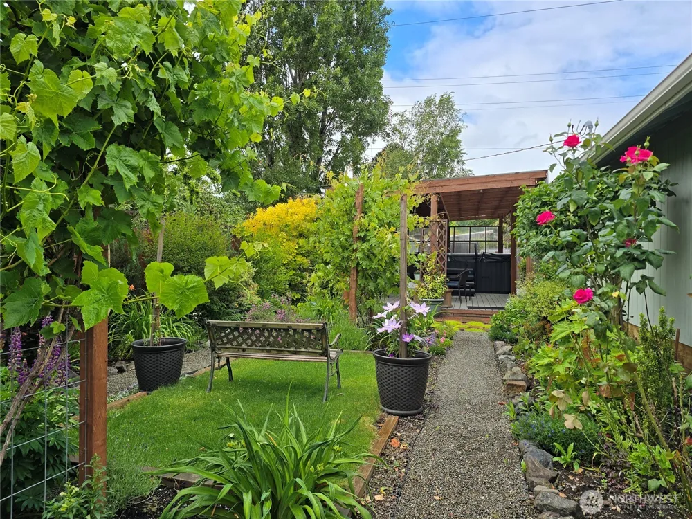 1102 W Anderson Street Elma, WA 98541
