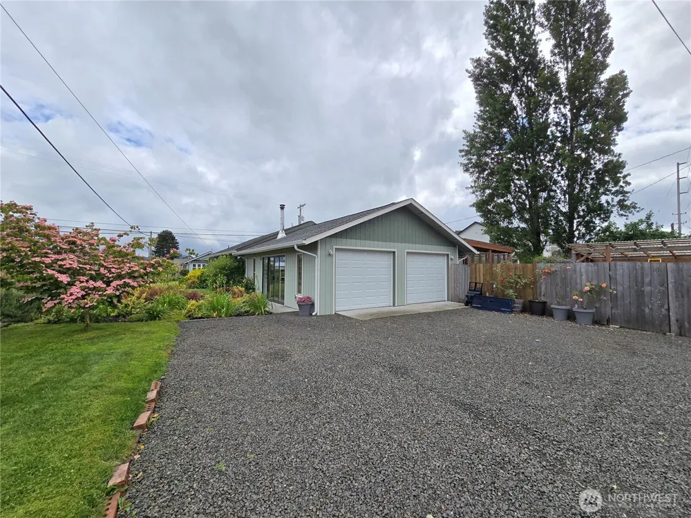 1102 W Anderson Street Elma, WA 98541