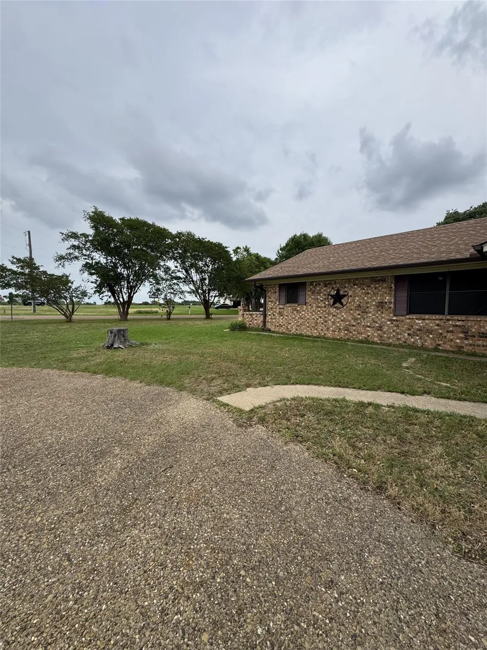 636 E Kempner Street Mabank, TX 75147