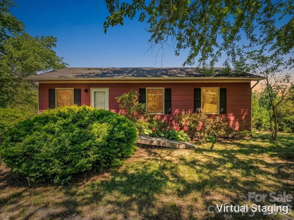 255 & 257 Crescent Street Saluda, NC 28773