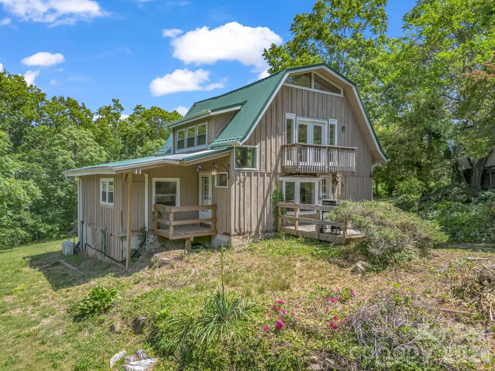255 & 257 Crescent Street Saluda, NC 28773
