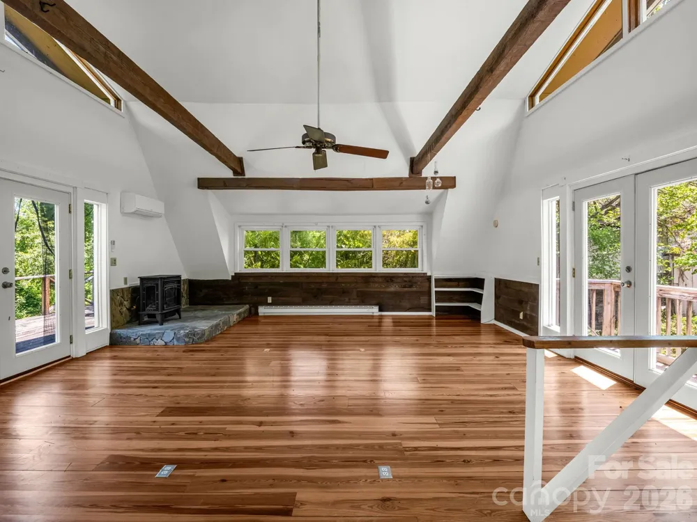 255 & 257 Crescent Street Saluda, NC 28773