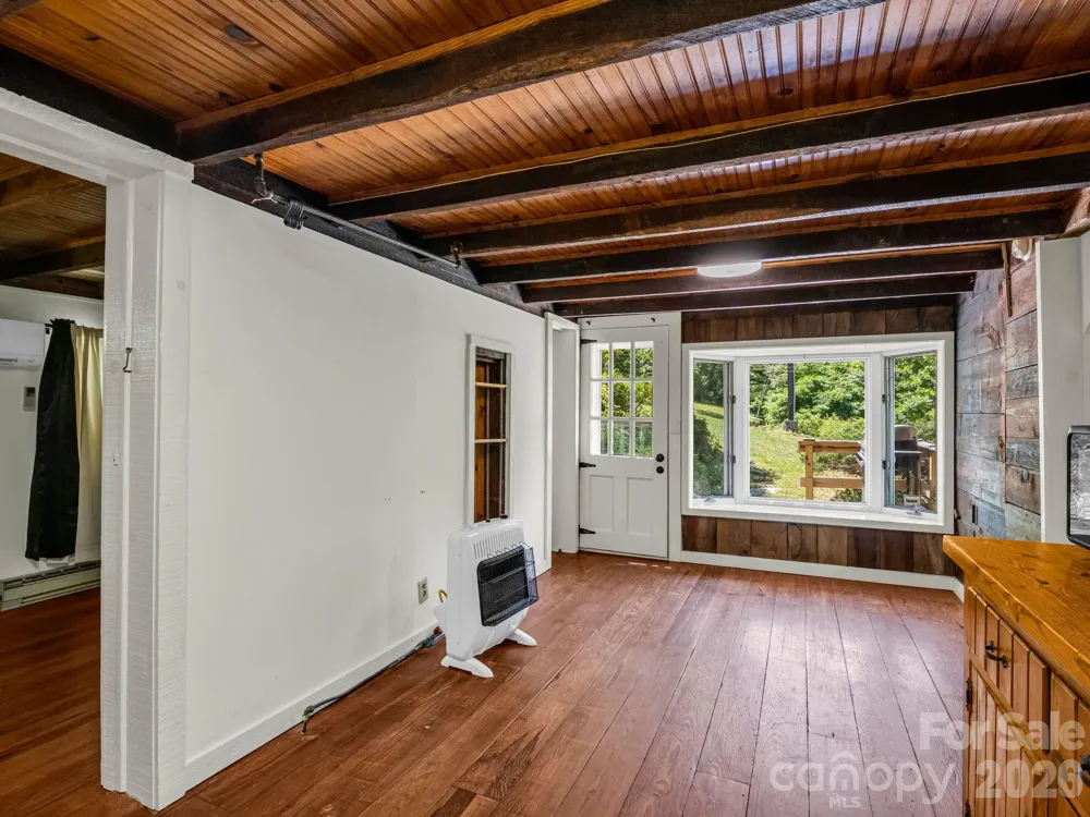 255 & 257 Crescent Street Saluda, NC 28773