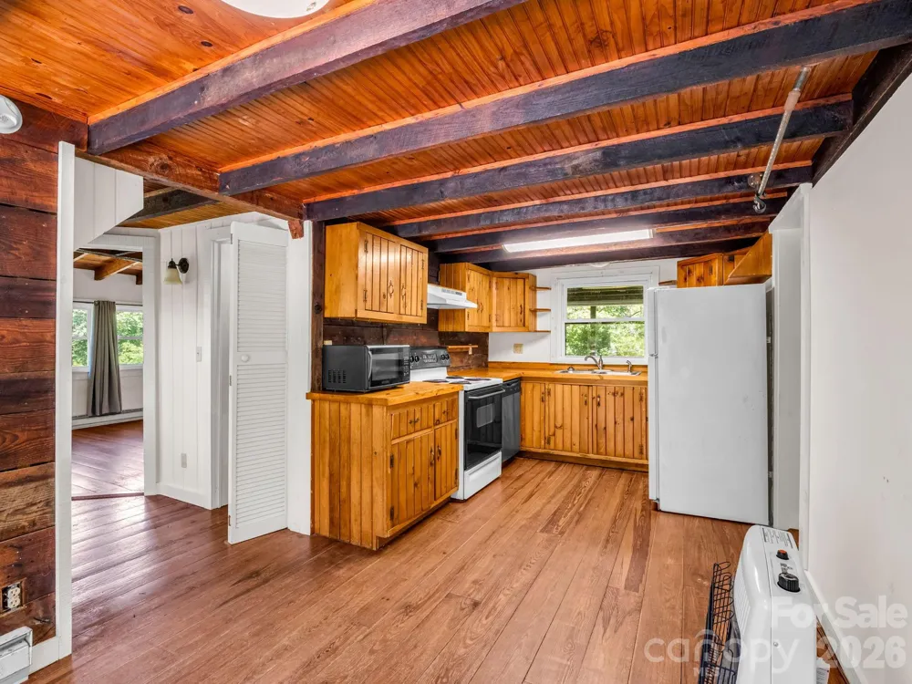 255 & 257 Crescent Street Saluda, NC 28773