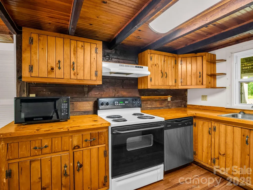 255 & 257 Crescent Street Saluda, NC 28773