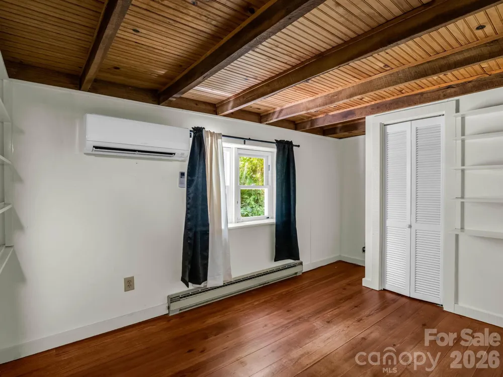 255 & 257 Crescent Street Saluda, NC 28773