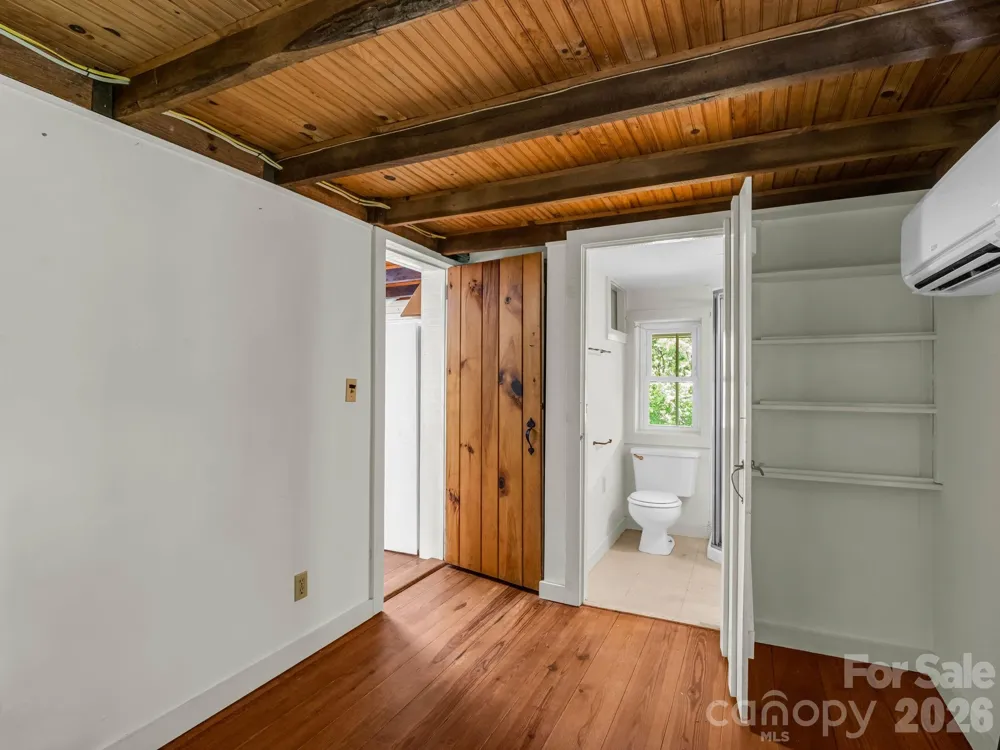 255 & 257 Crescent Street Saluda, NC 28773