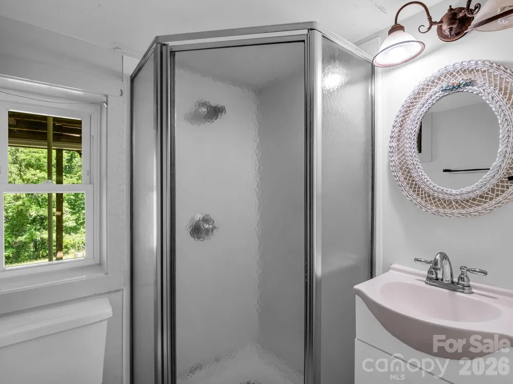255 & 257 Crescent Street Saluda, NC 28773