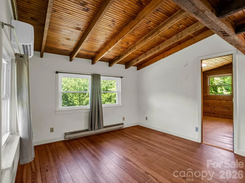255 & 257 Crescent Street Saluda, NC 28773