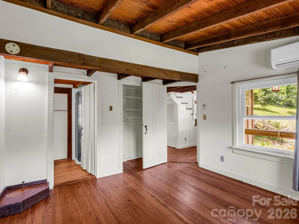 255 & 257 Crescent Street Saluda, NC 28773