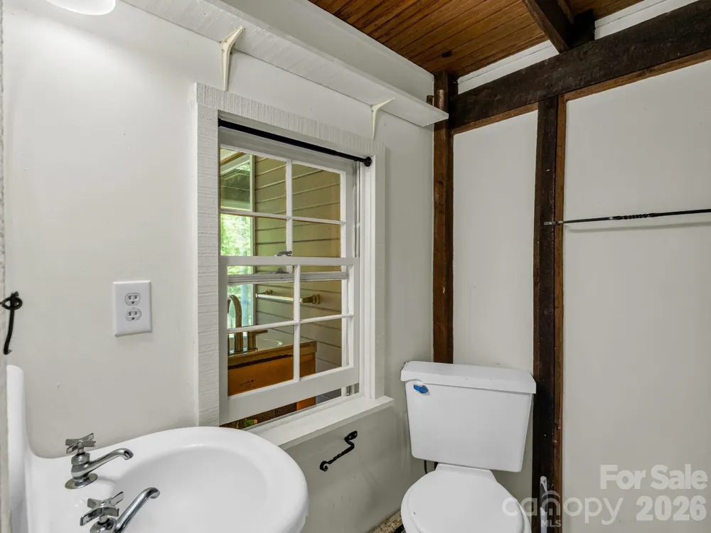 255 & 257 Crescent Street Saluda, NC 28773
