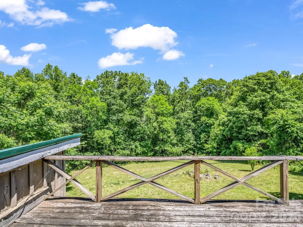 255 & 257 Crescent Street Saluda, NC 28773