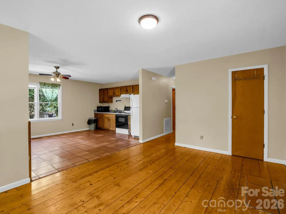 255 & 257 Crescent Street Saluda, NC 28773