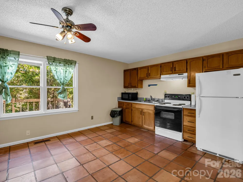 255 & 257 Crescent Street Saluda, NC 28773