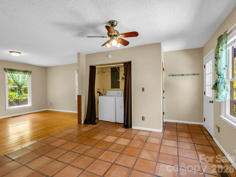 255 & 257 Crescent Street Saluda, NC 28773
