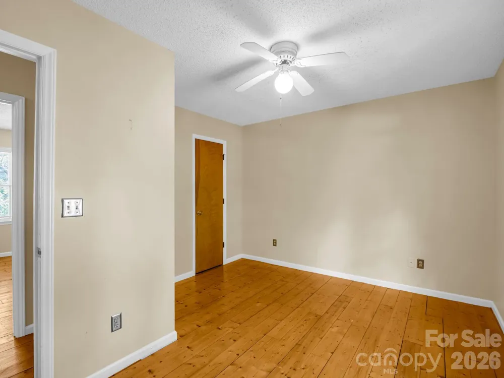 255 & 257 Crescent Street Saluda, NC 28773