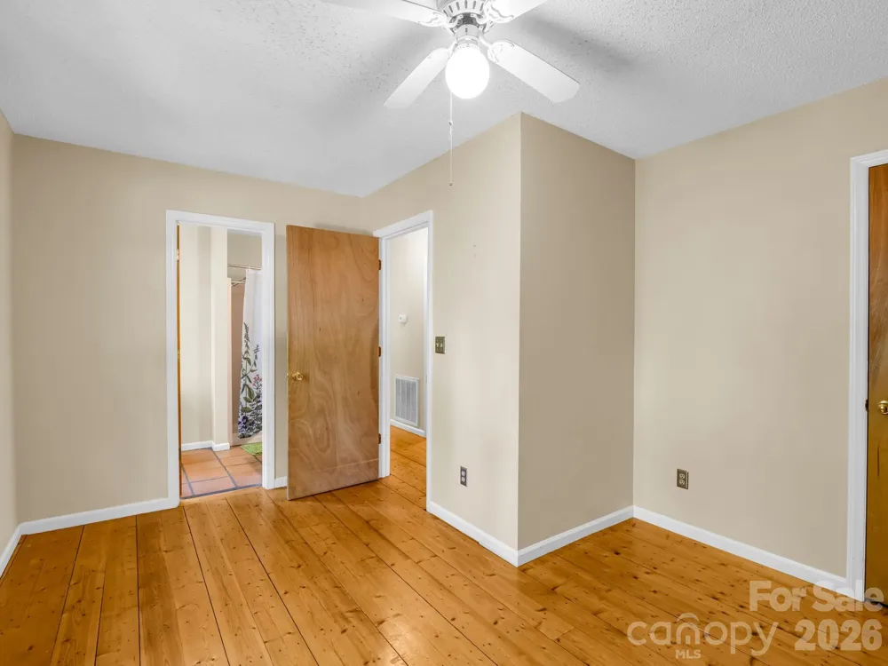 255 & 257 Crescent Street Saluda, NC 28773