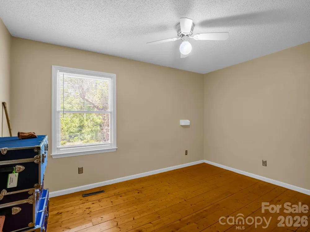 255 & 257 Crescent Street Saluda, NC 28773