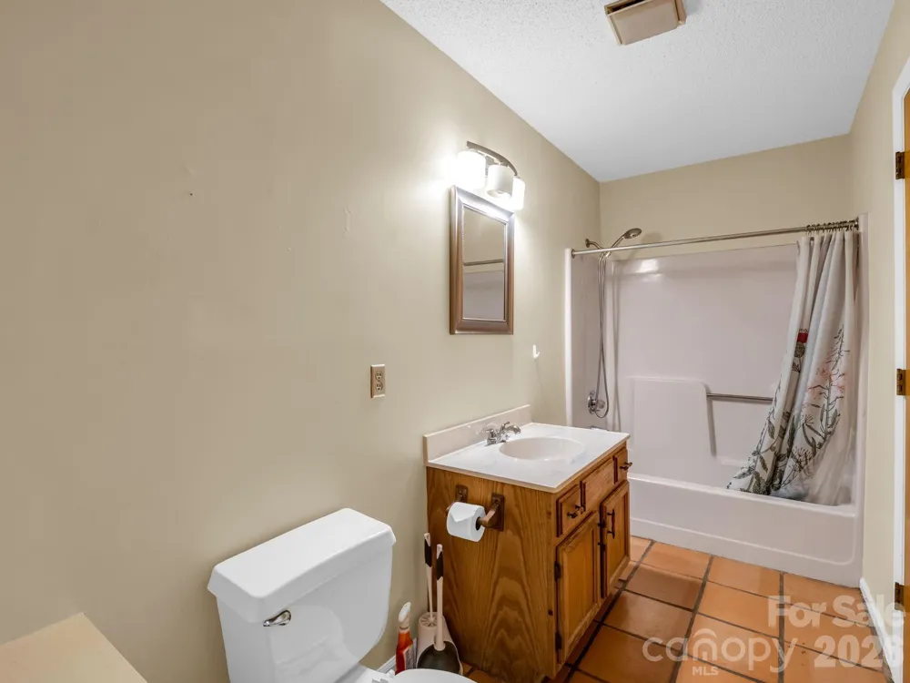 255 & 257 Crescent Street Saluda, NC 28773