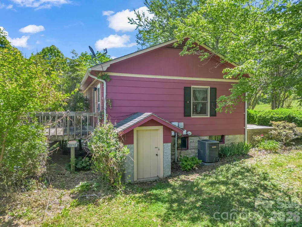 255 & 257 Crescent Street Saluda, NC 28773