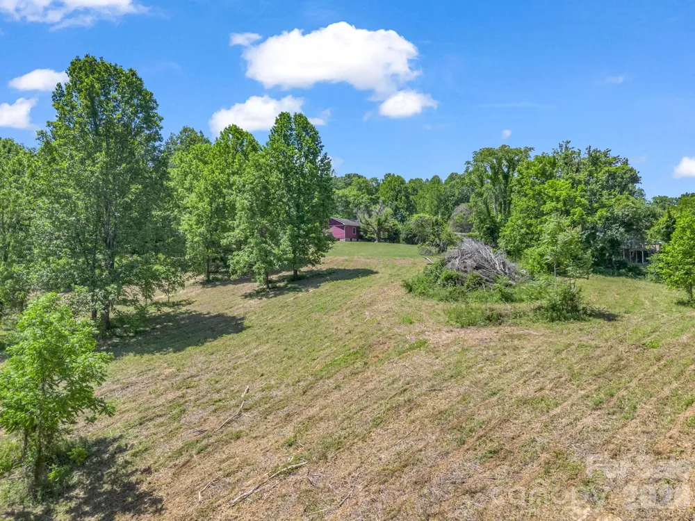 255 & 257 Crescent Street Saluda, NC 28773