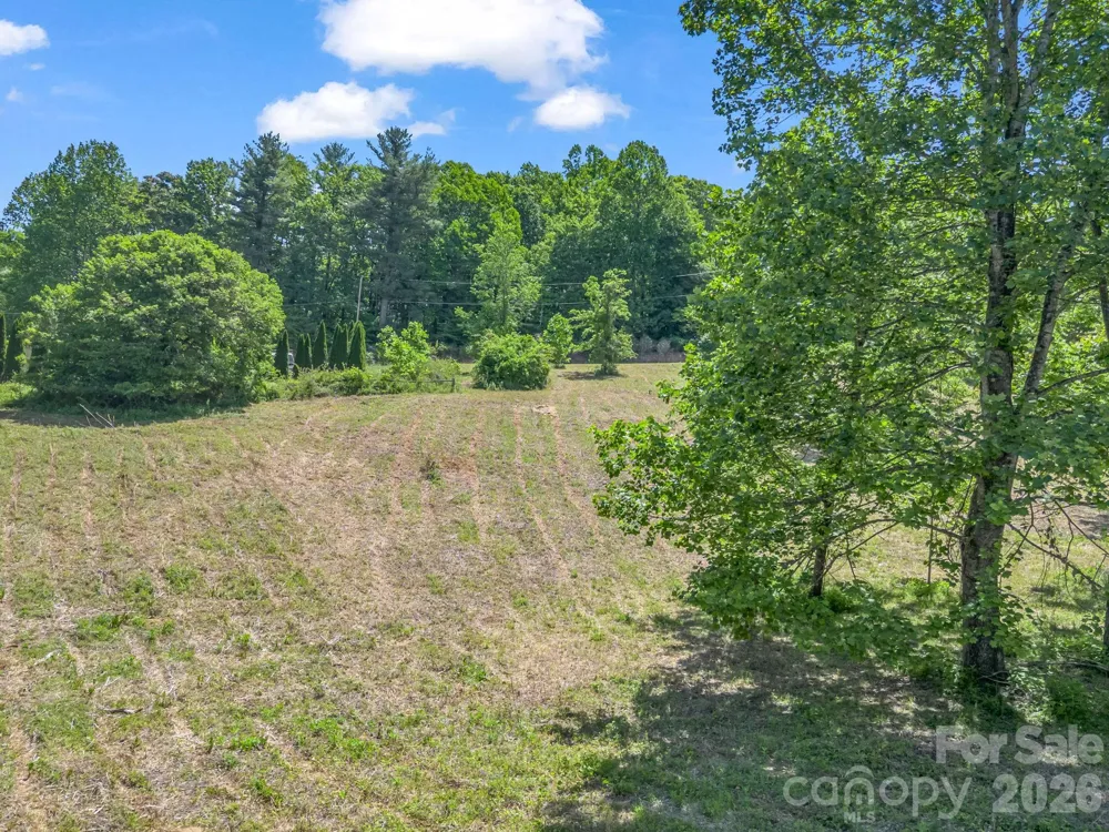 255 & 257 Crescent Street Saluda, NC 28773
