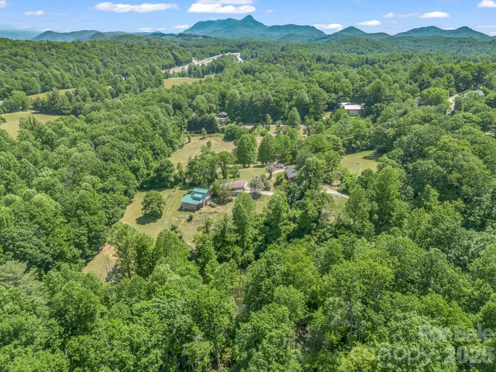 255 & 257 Crescent Street Saluda, NC 28773