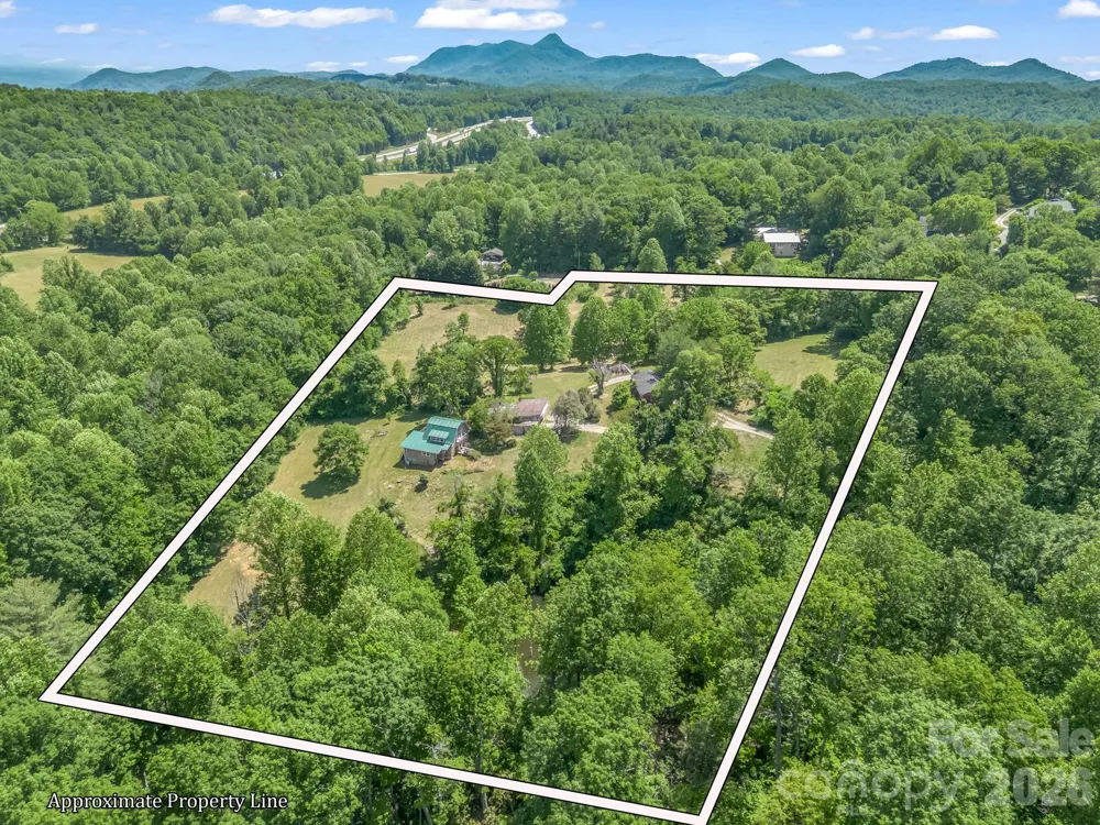 255 & 257 Crescent Street Saluda, NC 28773