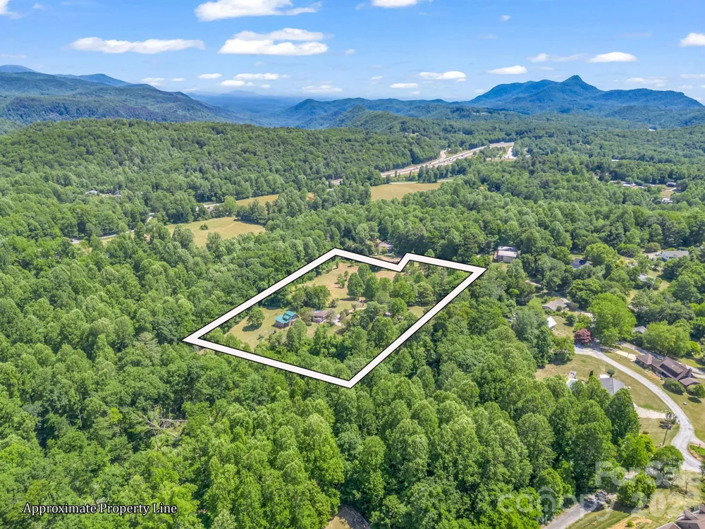 255 & 257 Crescent Street Saluda, NC 28773