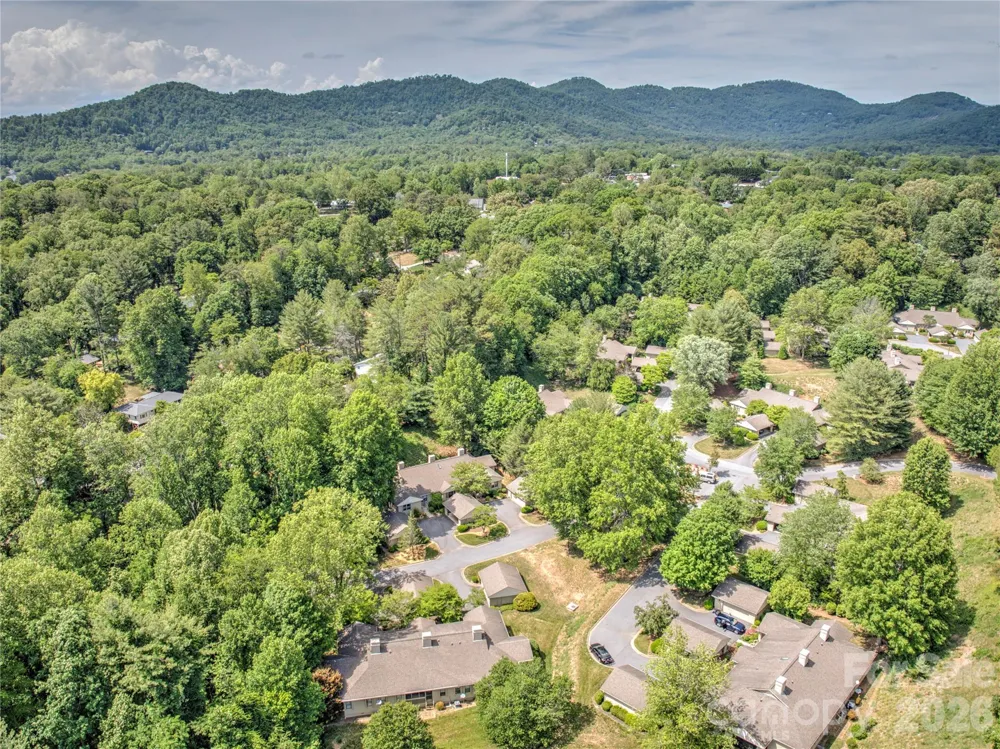 4102 Dominic Lane Asheville, NC 28805