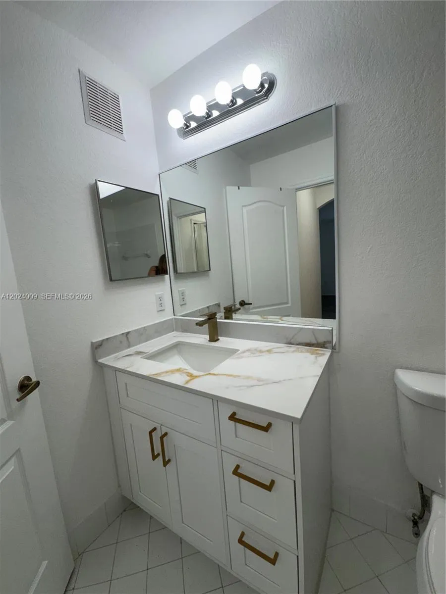 8936 W Flagler St #201 Miami, FL 33174