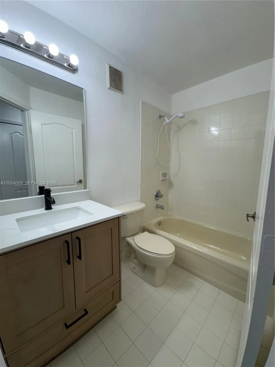 8936 W Flagler St #201 Miami, FL 33174