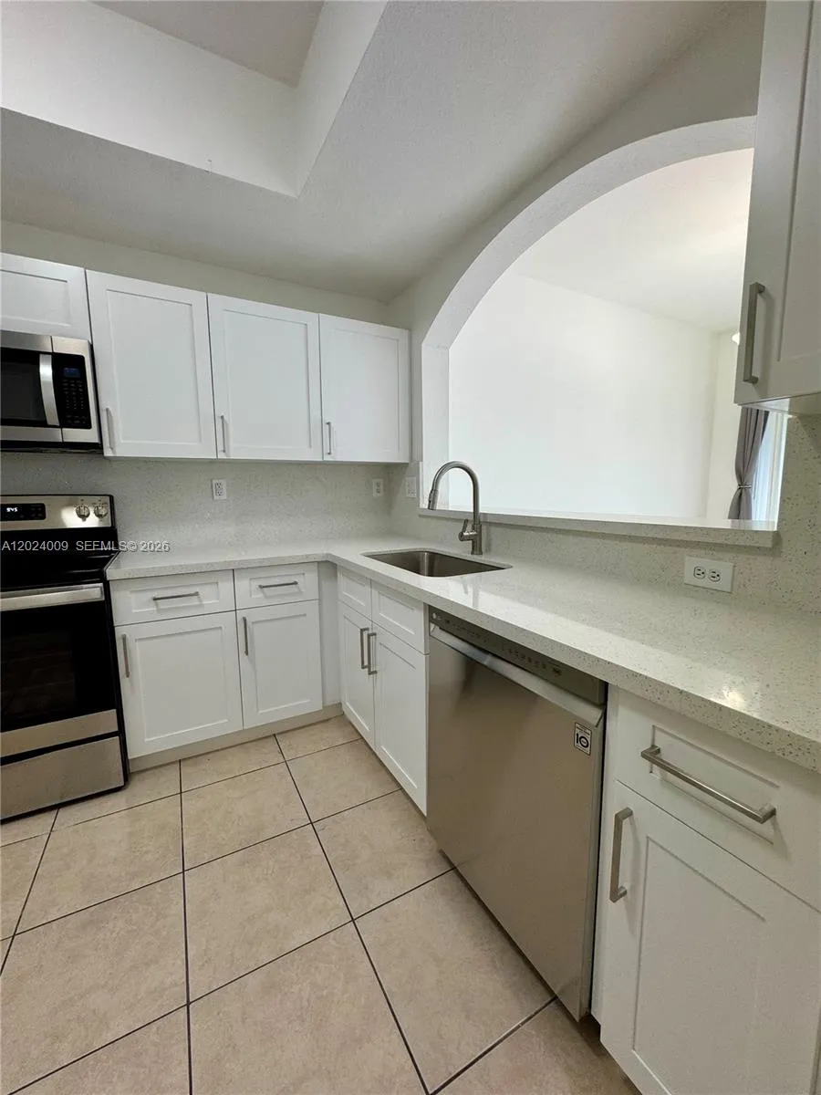 8936 W Flagler St #201 Miami, FL 33174