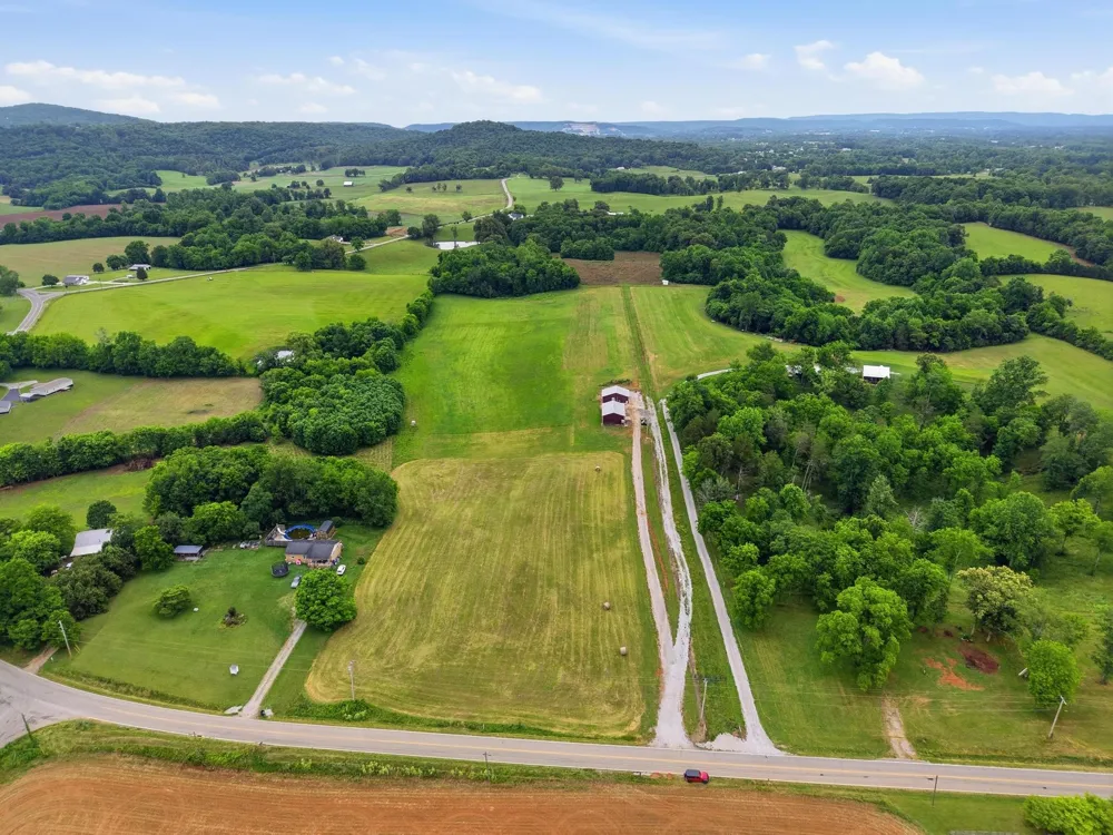 1050 Franks Ferry Rd Sparta, TN 38583