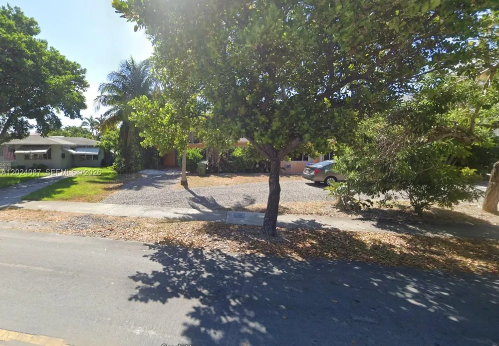 1816 Middle River Dr Fort Lauderdale, FL 33305