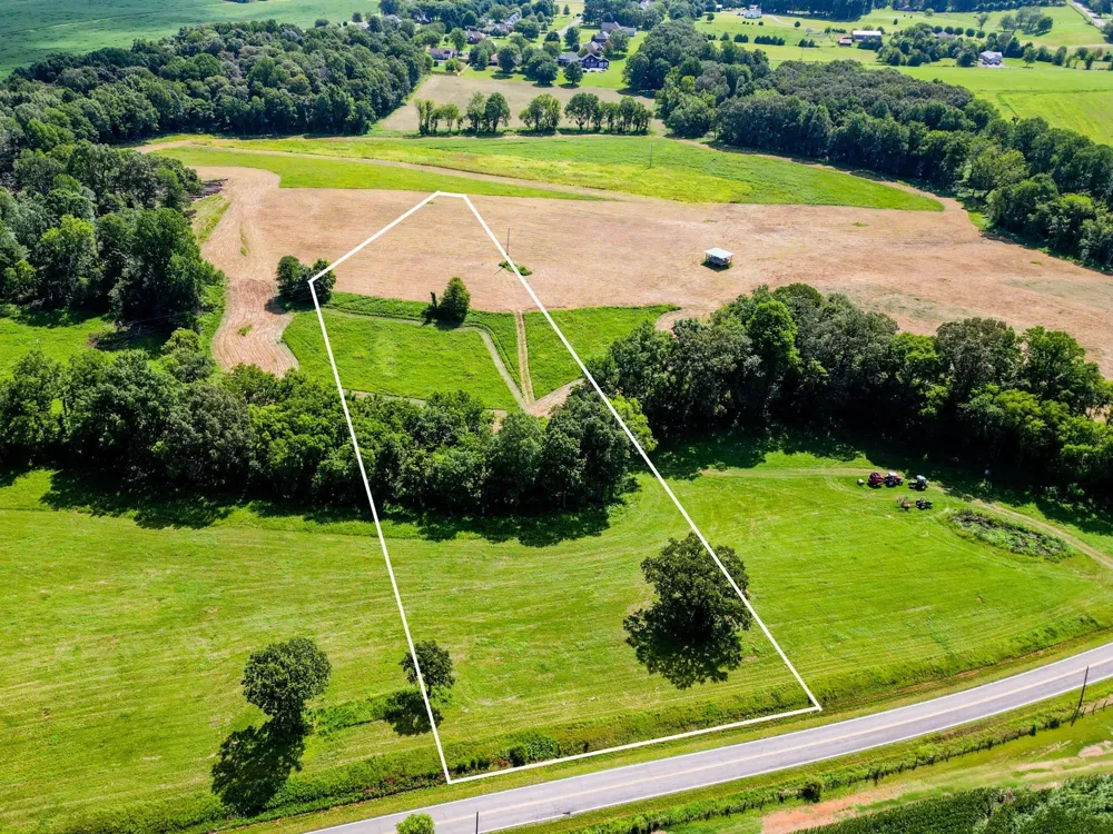 3988 Old Coopertown Road Springfield, TN 37172