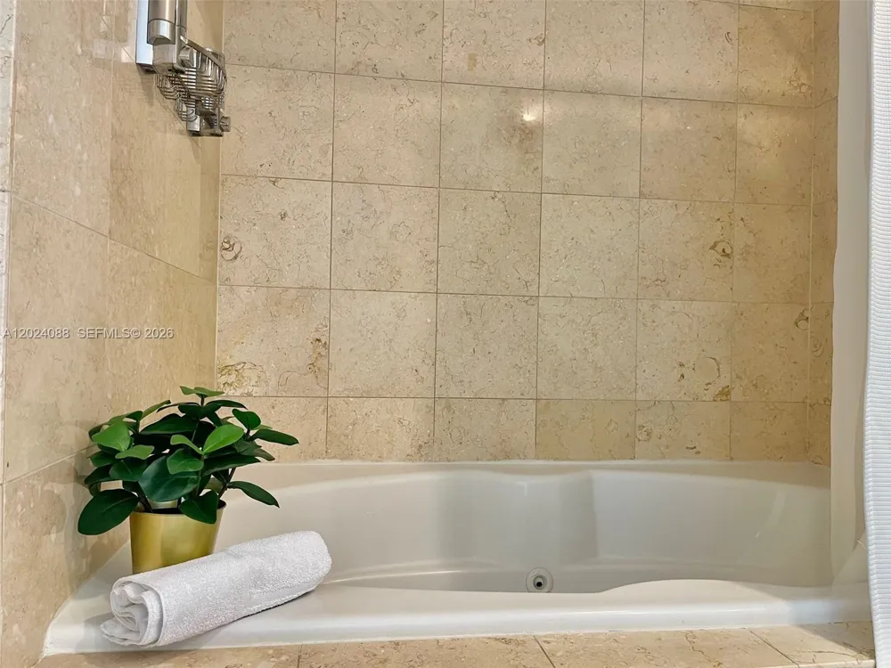 1830 S Ocean Dr #3407 Hallandale Beach, FL 33009