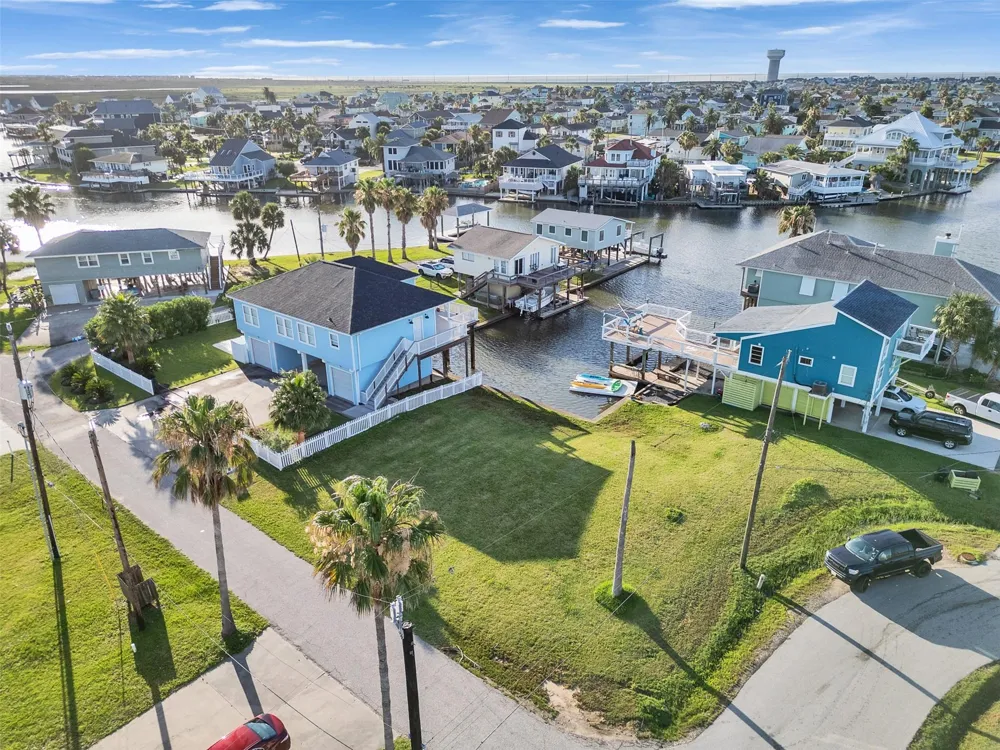 Pompano Way Jamaica Beach, TX 77554