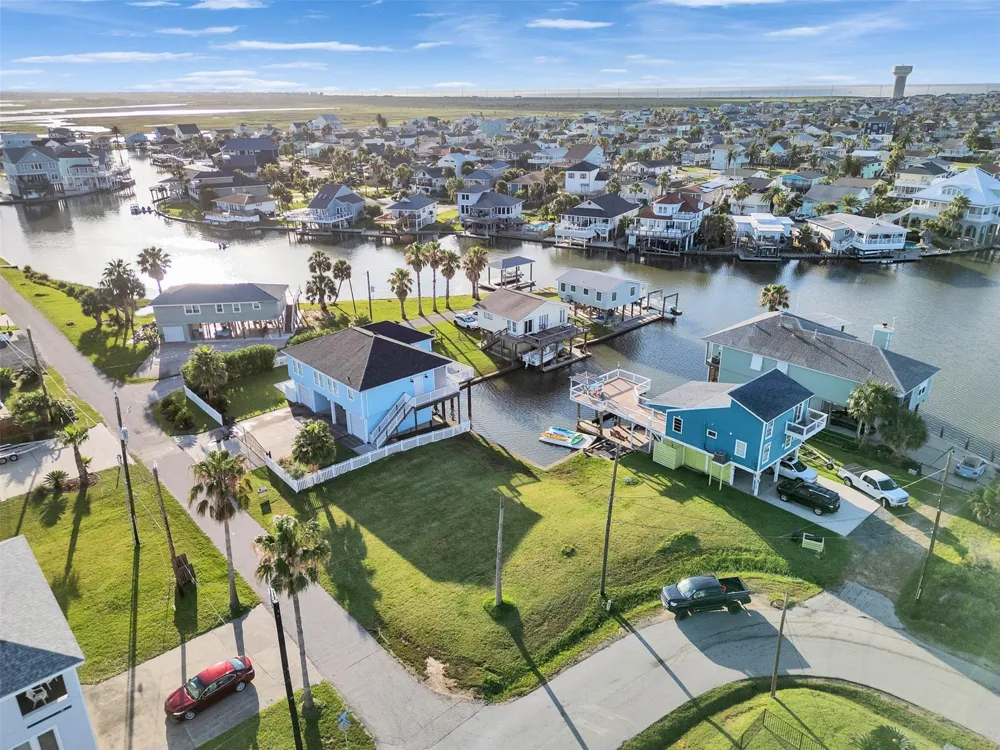 Pompano Way Jamaica Beach, TX 77554