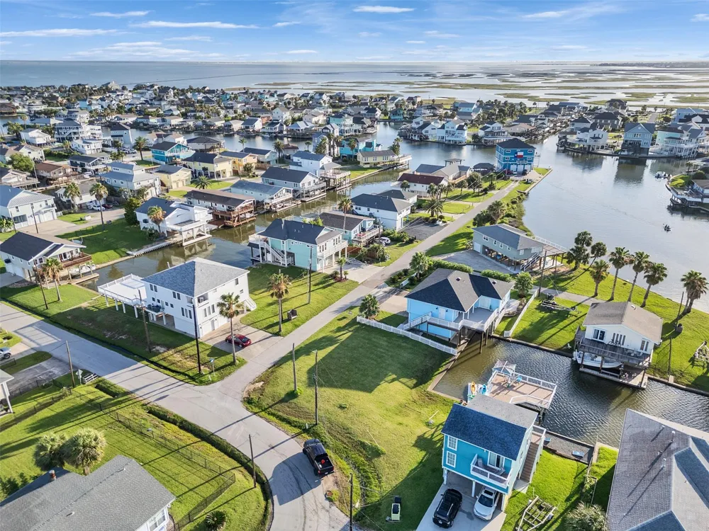 Pompano Way Jamaica Beach, TX 77554